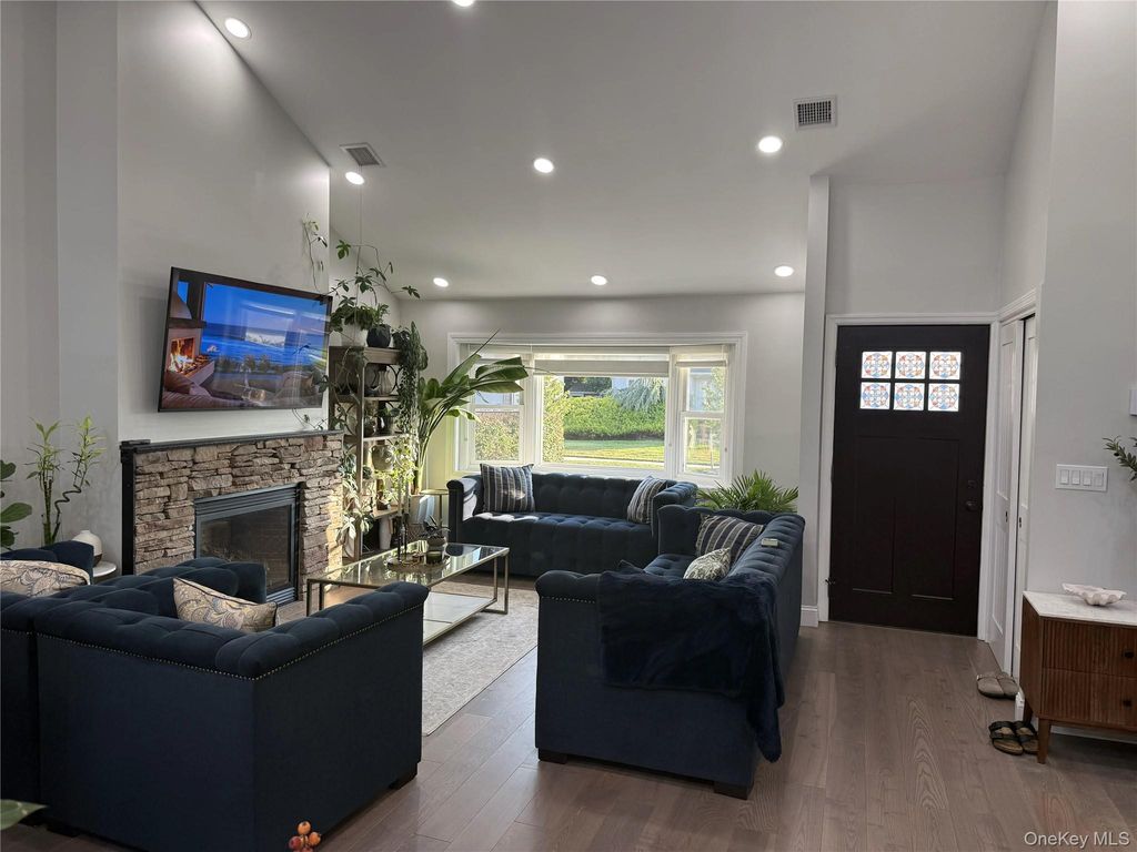 3681 Richard Lane, Wantagh, NY 11793 — photo 3