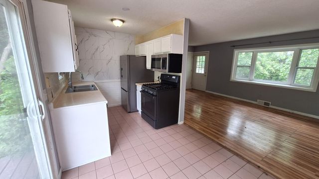 6609 W Broadway Avenue, Brooklyn Park, MN 55428