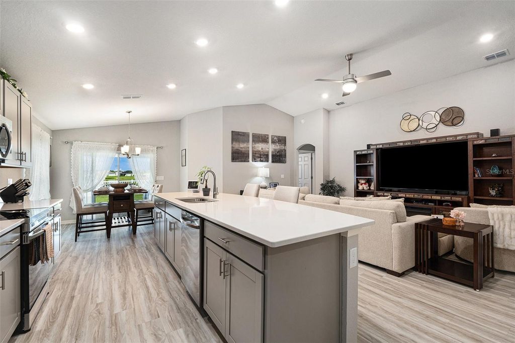 Image 14 of property listing at 6436 PEBBLEBROOKE WAY, Zephyrhills, FL 33541