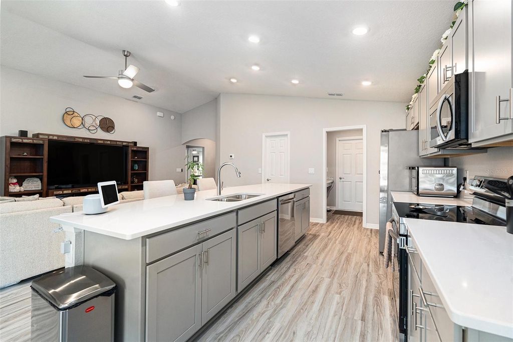 Image 15 of property listing at 6436 PEBBLEBROOKE WAY, Zephyrhills, FL 33541