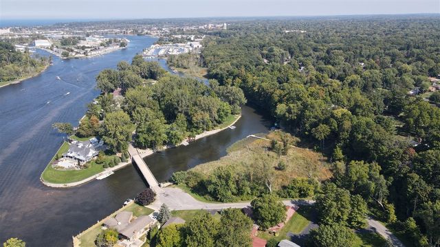 1510 Moccasin Trail, Benton Harbor, MI 49022