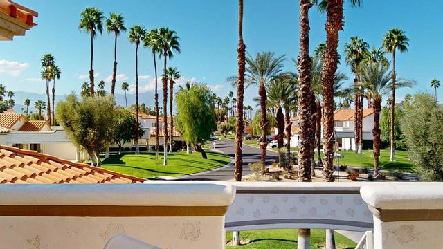 272 Vista Royale Circle E, Palm Desert, CA 92211