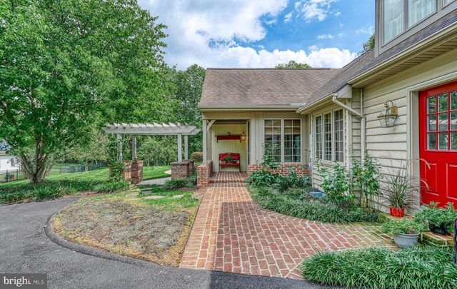 102 WHEATLAND RD, Lewisberry, PA 17339