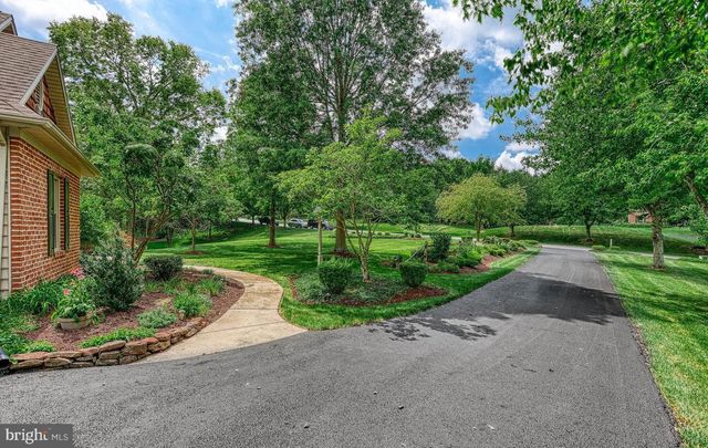 102 WHEATLAND RD, Lewisberry, PA 17339