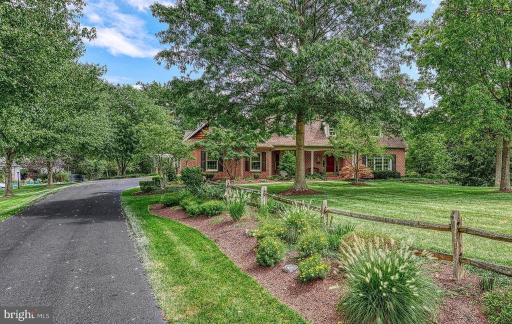 102 WHEATLAND RD, Lewisberry, PA 17339