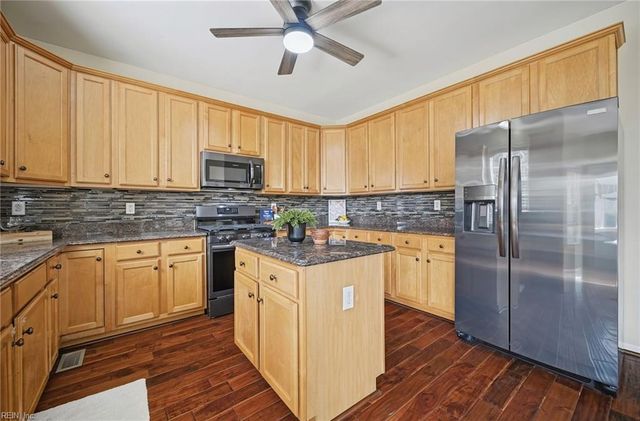 5066 S Links CIR, Suffolk, VA 23435