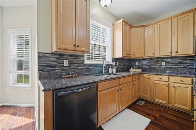 5066 S Links CIR, Suffolk, VA 23435
