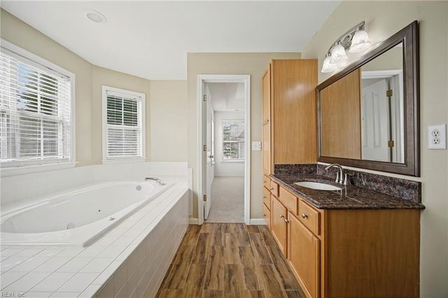 5066 S Links CIR, Suffolk, VA 23435