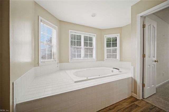 5066 S Links CIR, Suffolk, VA 23435