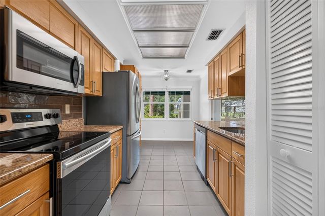10811 INDIAN HILLS COURT 37, Seminole, FL 33777