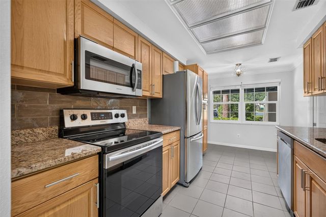 10811 INDIAN HILLS COURT 37, Seminole, FL 33777