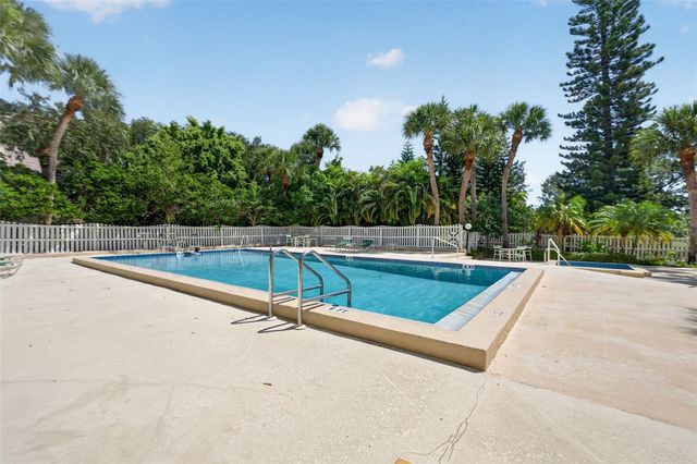 10811 INDIAN HILLS COURT 37, Seminole, FL 33777