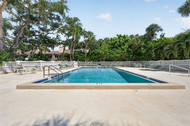 10811 INDIAN HILLS COURT 37, Seminole, FL 33777