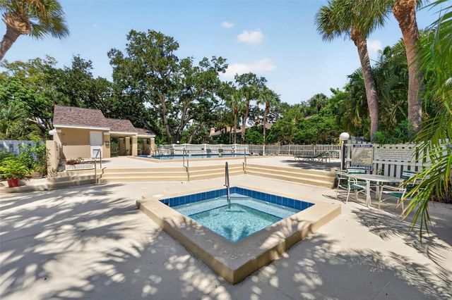 10811 INDIAN HILLS COURT 37, Seminole, FL 33777