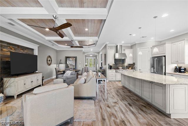 9515 Campanile CIR, Naples, FL 34114