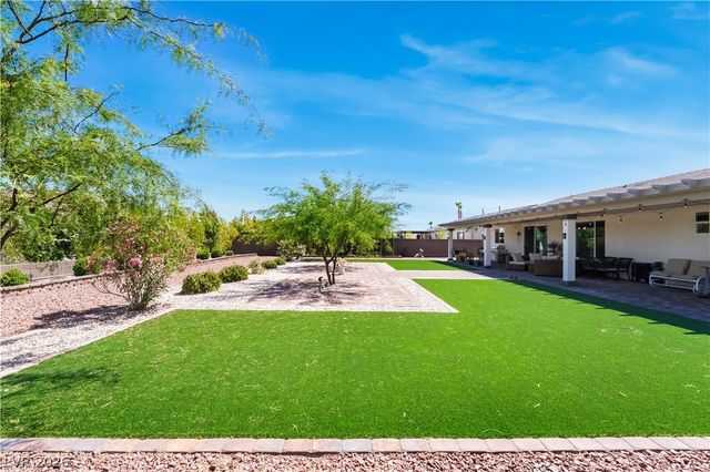 8626 Home Gate Court, Las Vegas, NV 89113