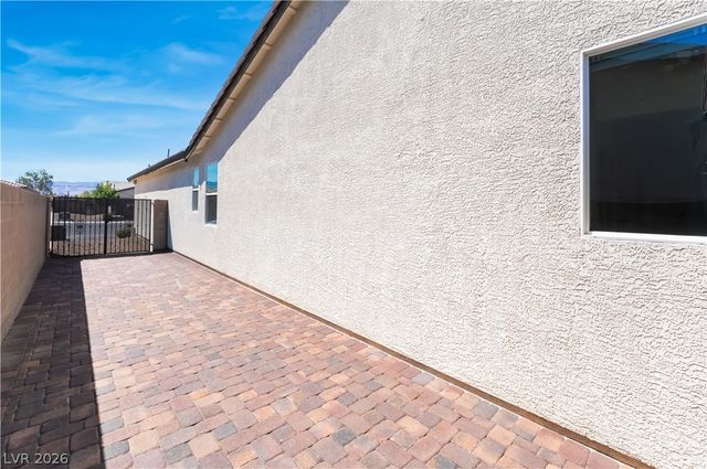 8626 Home Gate Court, Las Vegas, NV 89113