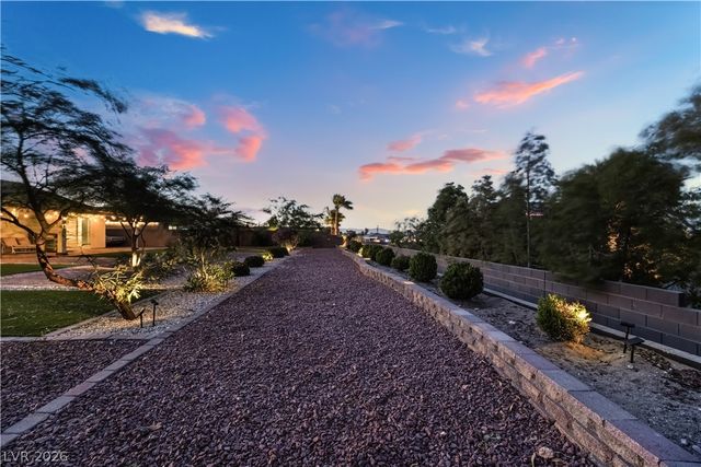 8626 Home Gate Court, Las Vegas, NV 89113