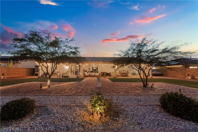 8626 Home Gate Court, Las Vegas, NV 89113