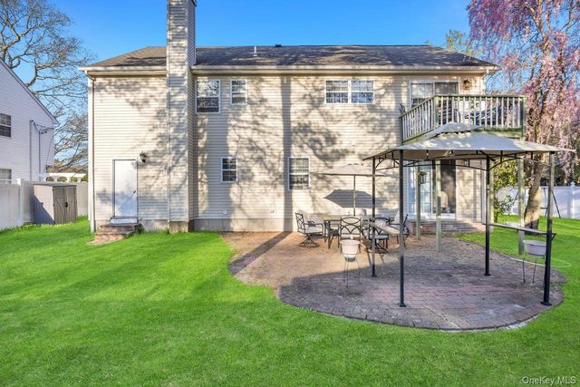 4 Jerome Street, Smithtown, NY 11787