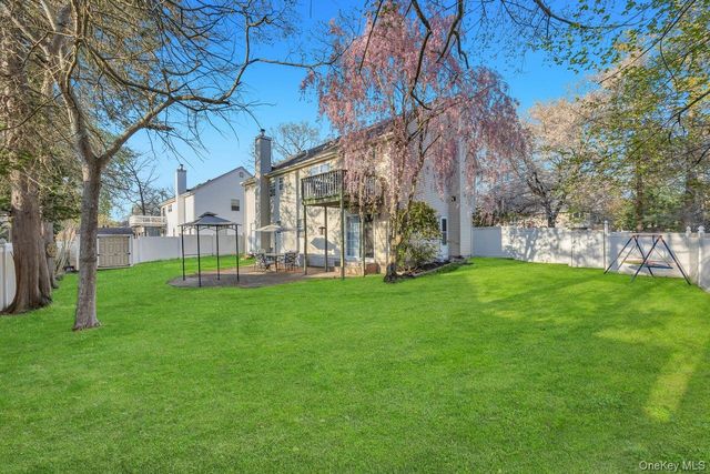 4 Jerome Street, Smithtown, NY 11787