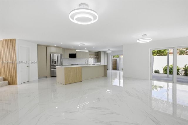 13911 SW 100th Ln, Miami, FL 33186