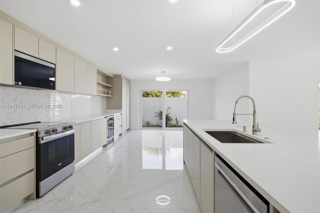 13911 SW 100th Ln, Miami, FL 33186