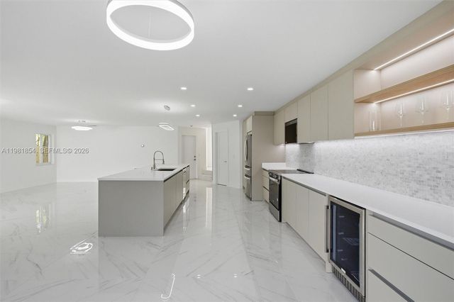 13911 SW 100th Ln, Miami, FL 33186