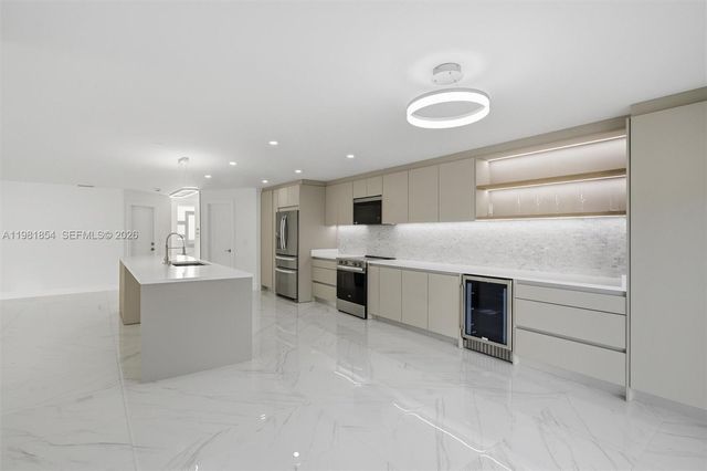 13911 SW 100th Ln, Miami, FL 33186