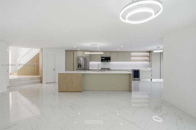 13911 SW 100th Ln, Miami, FL 33186