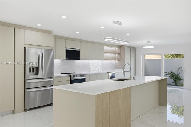 13911 SW 100th Ln, Miami, FL 33186