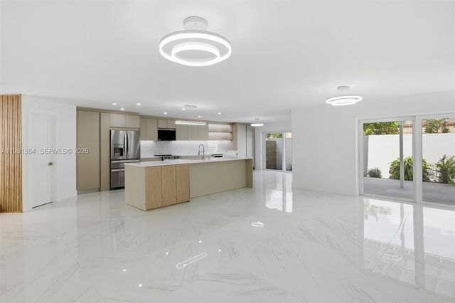 13911 SW 100th Ln, Miami, FL 33186