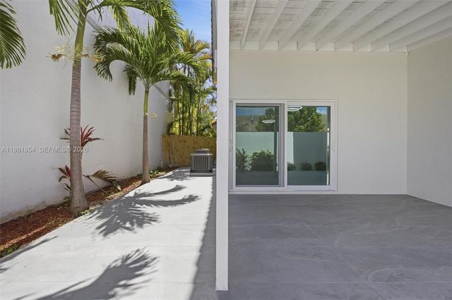 13911 SW 100th Ln, Miami, FL 33186