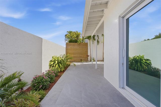 13911 SW 100th Ln, Miami, FL 33186