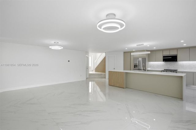 13911 SW 100th Ln, Miami, FL 33186