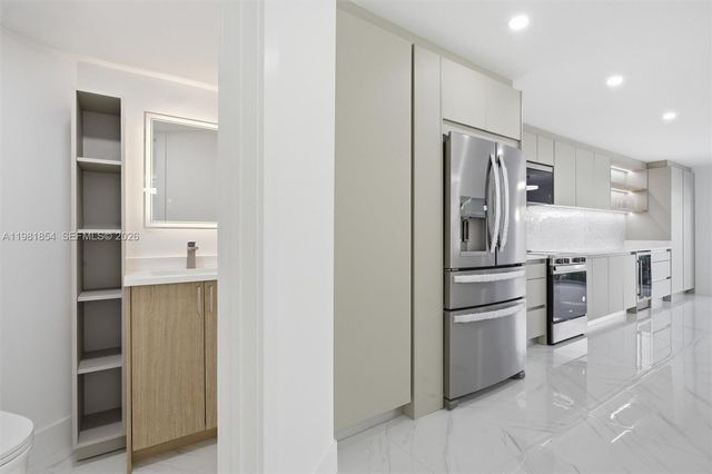 13911 SW 100th Ln, Miami, FL 33186