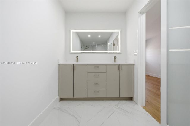 13911 SW 100th Ln, Miami, FL 33186