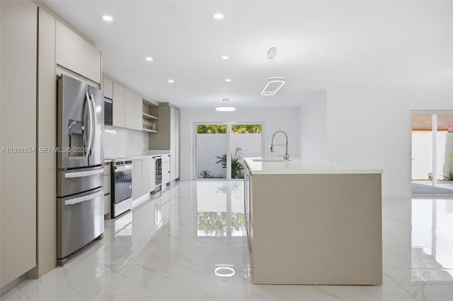 13911 SW 100th Ln, Miami, FL 33186