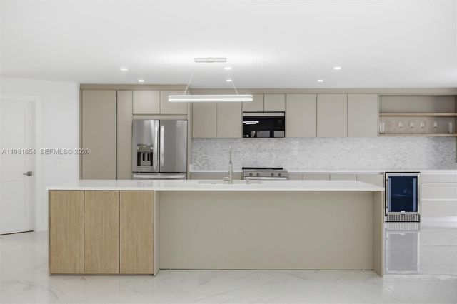 13911 SW 100th Ln, Miami, FL 33186