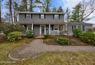 11 Gramecy Court, Clifton Park, NY 12065