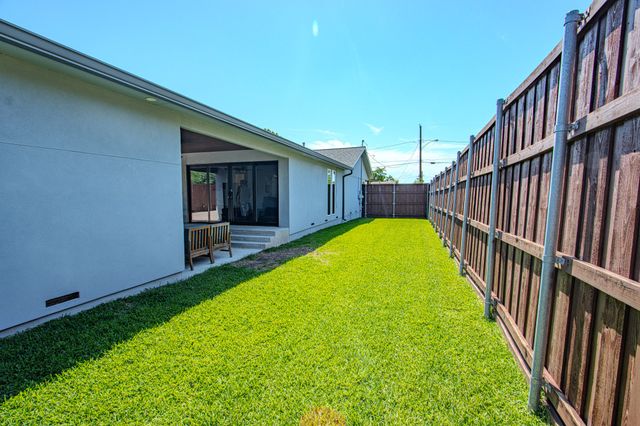 6550 Lockheed Boulevard, Dallas, TX 75209