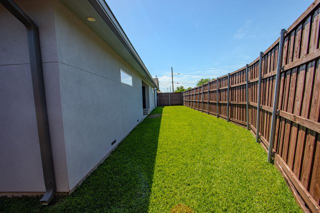 6550 Lockheed Boulevard, Dallas, TX 75209