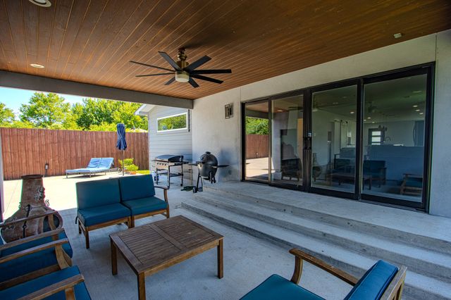 6550 Lockheed Boulevard, Dallas, TX 75209