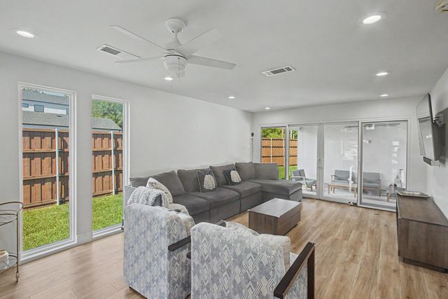 6550 Lockheed Boulevard, Dallas, TX 75209