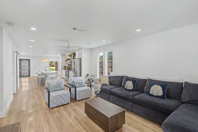 6550 Lockheed Boulevard, Dallas, TX 75209