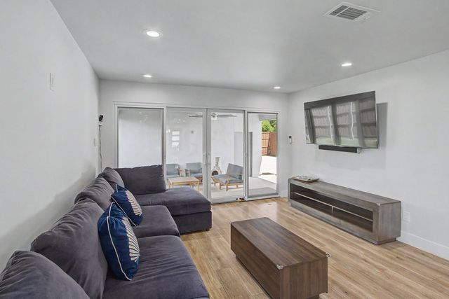 6550 Lockheed Boulevard, Dallas, TX 75209