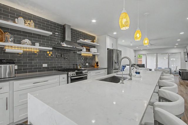 6550 Lockheed Boulevard, Dallas, TX 75209
