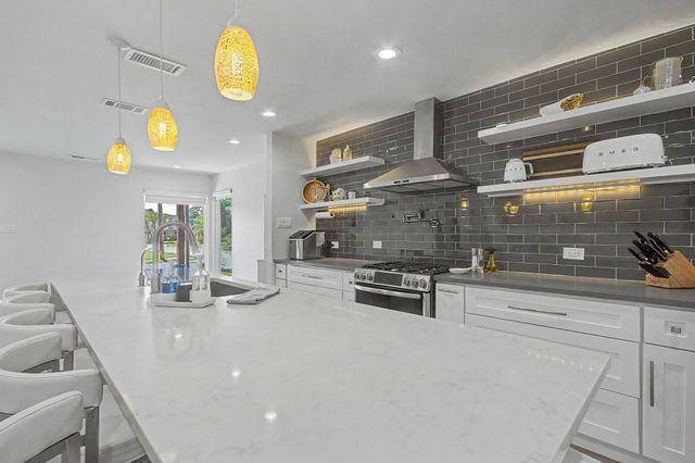 6550 Lockheed Boulevard, Dallas, TX 75209