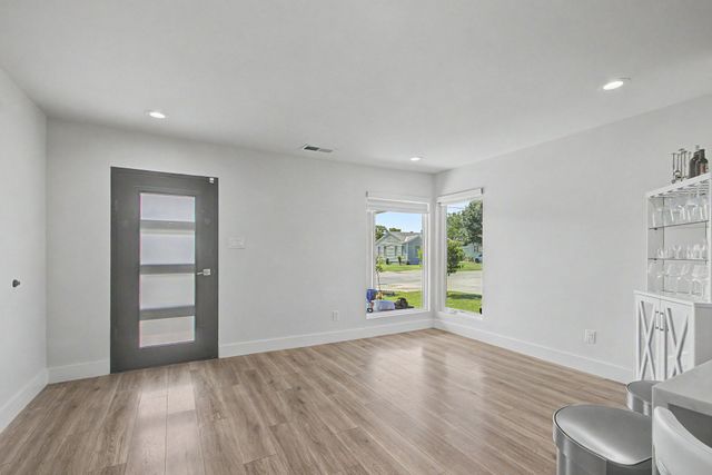 6550 Lockheed Boulevard, Dallas, TX 75209