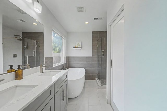 6550 Lockheed Boulevard, Dallas, TX 75209